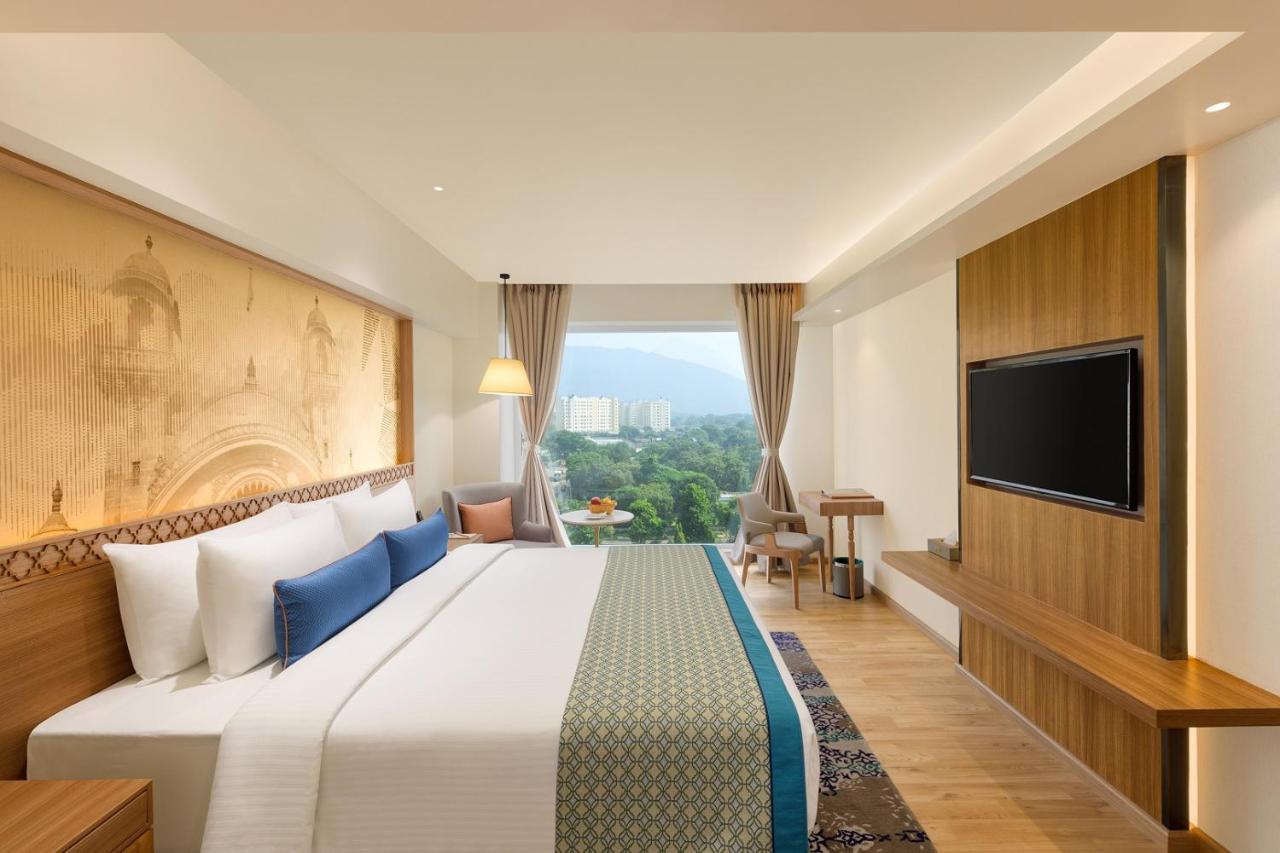 Bellevue Sarovar Premiere Junagadh Exteriör bild