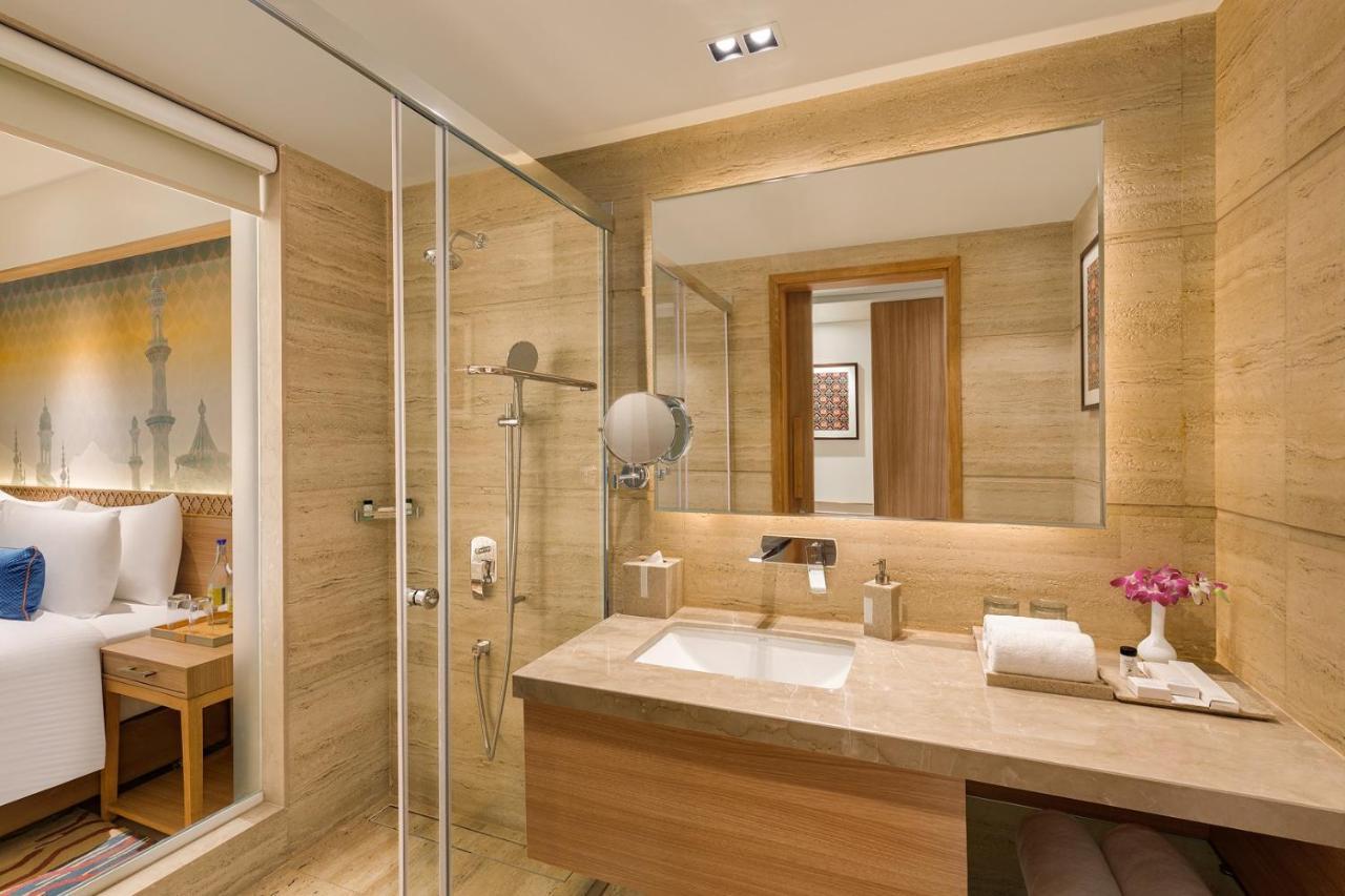 Bellevue Sarovar Premiere Junagadh Exteriör bild