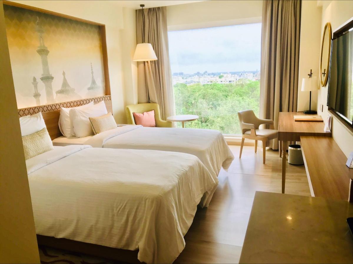Bellevue Sarovar Premiere Junagadh Exteriör bild