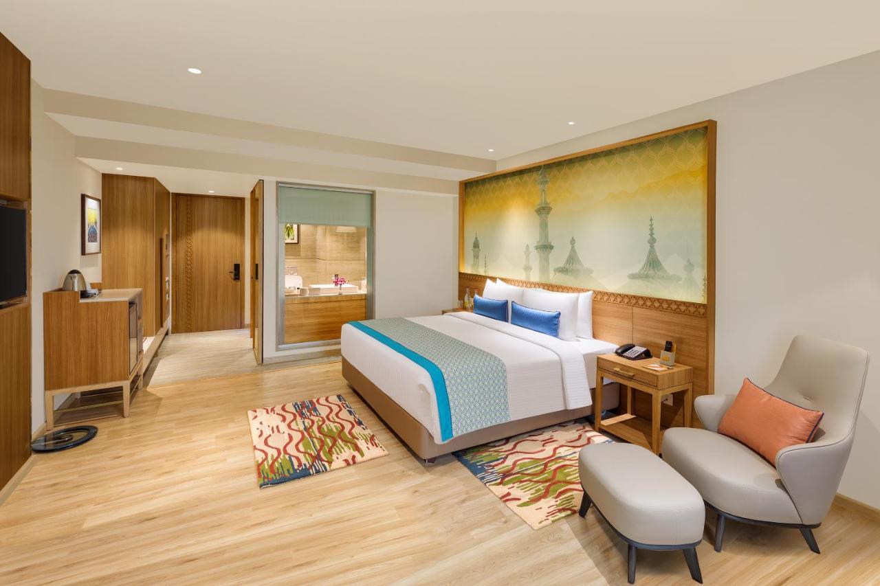 Bellevue Sarovar Premiere Junagadh Exteriör bild