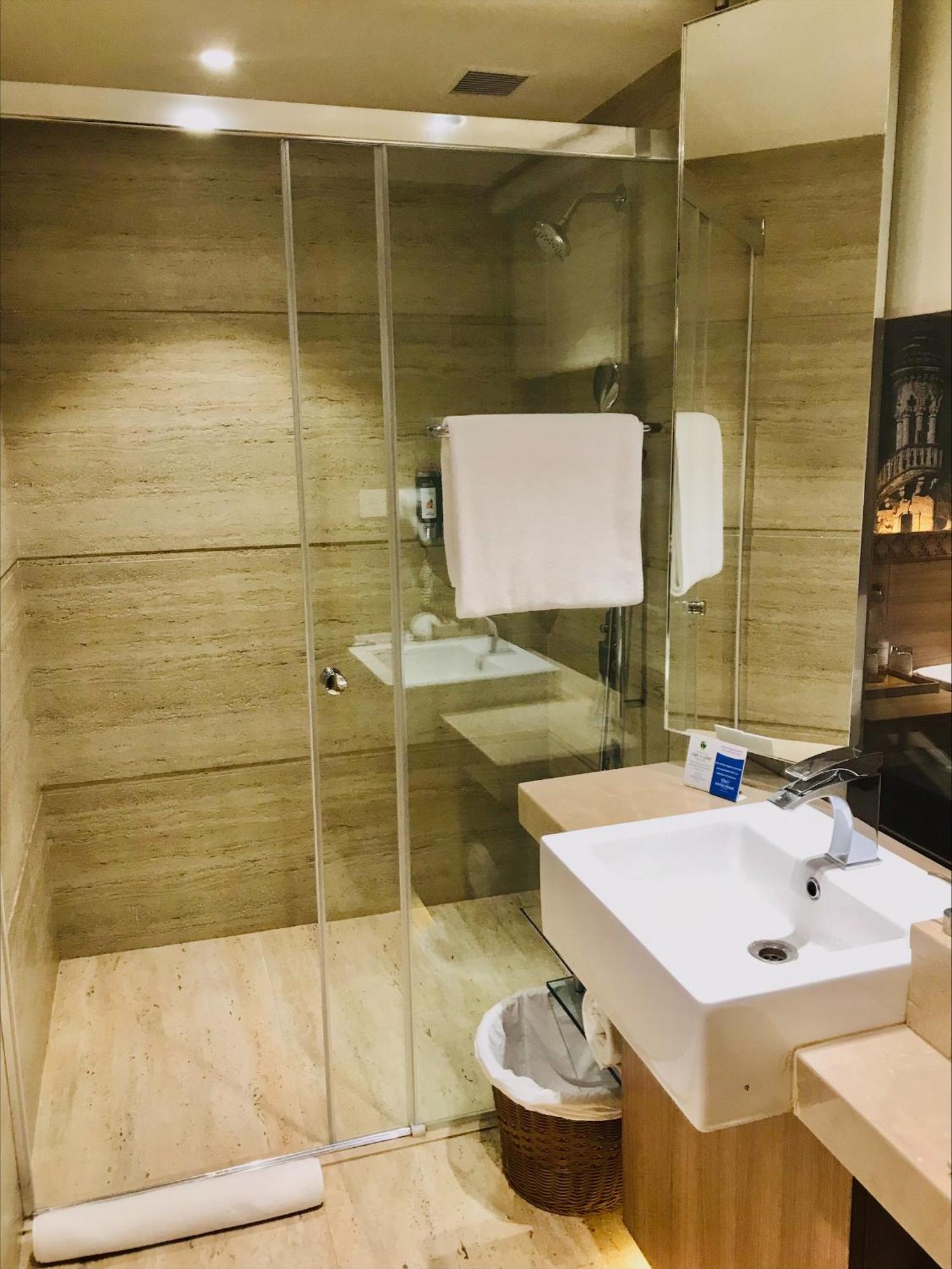 Bellevue Sarovar Premiere Junagadh Exteriör bild