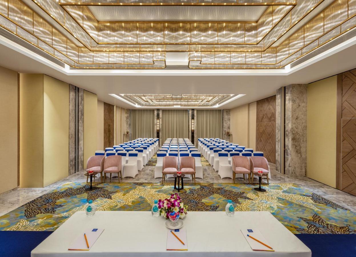 Bellevue Sarovar Premiere Junagadh Exteriör bild