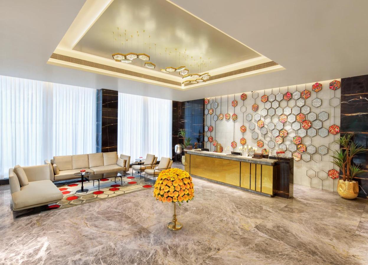 Bellevue Sarovar Premiere Junagadh Exteriör bild