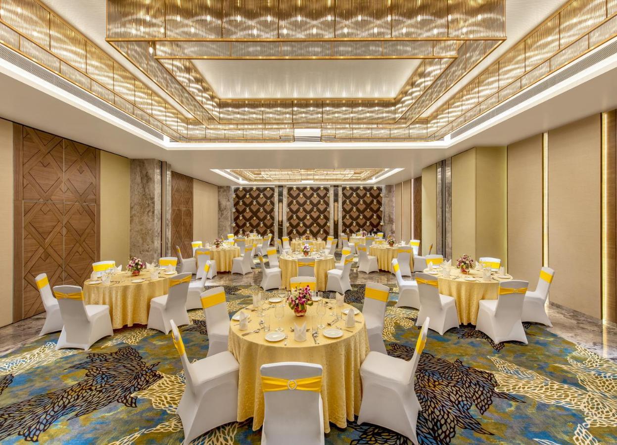 Bellevue Sarovar Premiere Junagadh Exteriör bild